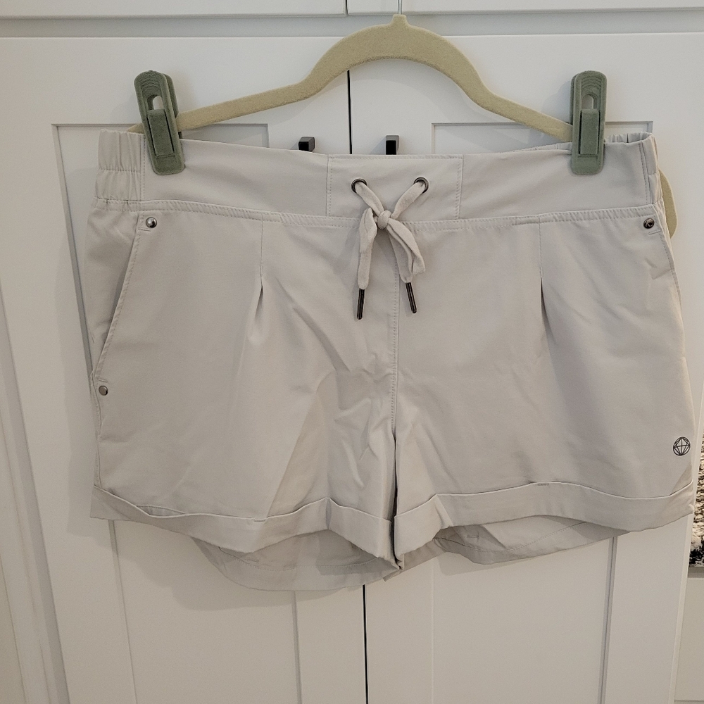 Mondetts Women's Casual Gray Shorts